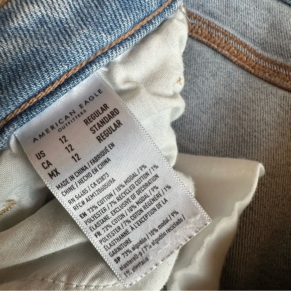American Eagle Stretch Distressed Mom Jeans Size 12 - Picture 5 of 7